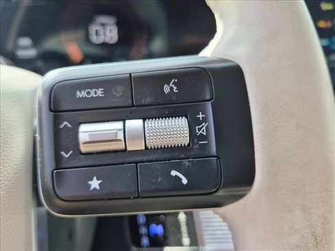 Used 2025 Hyundai Santa Fe SEL FWD image 14