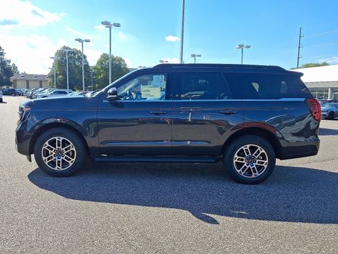 New 2025 Ford Expedition Active image 4