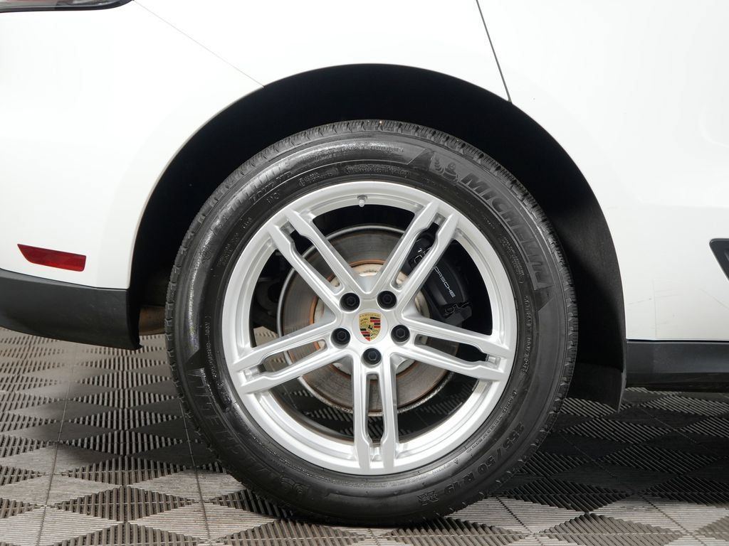 Certified 2025 Porsche Macan w/ Premium Package Plus AWD/4WD image 15