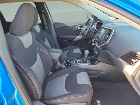 Used 2018 Jeep Cherokee Latitude w/ Altitude Package image 30