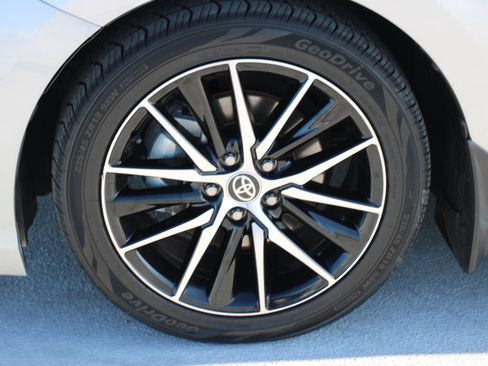 Used 2023 Toyota Camry SE image 9