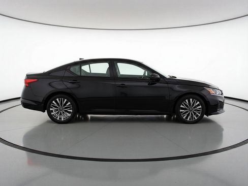 Used 2025 Nissan Altima 2.5 SV FWD image 11