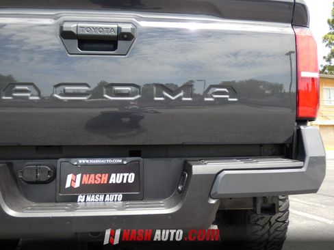 Used 2025 Toyota Tacoma TRD Sport AWD/4WD image 13
