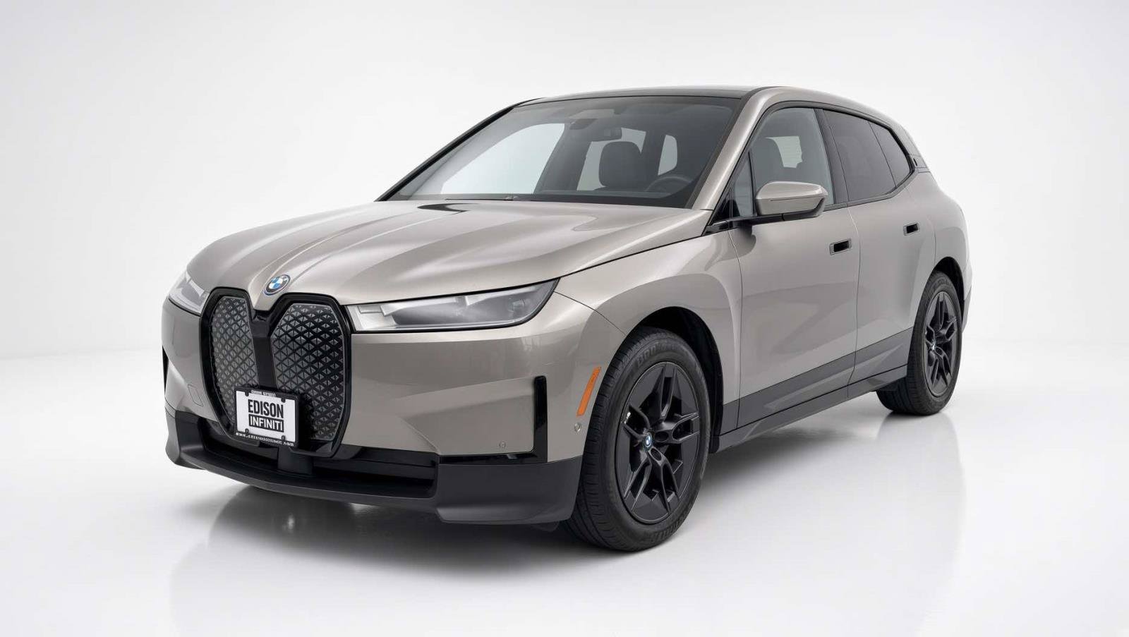 Used 2024 BMW iX xDrive50 w/ Premium Package AWD/4WD image 3
