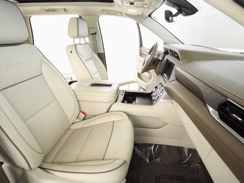 Used 2021 GMC Yukon Denali w/ Denali Premium Package image 15