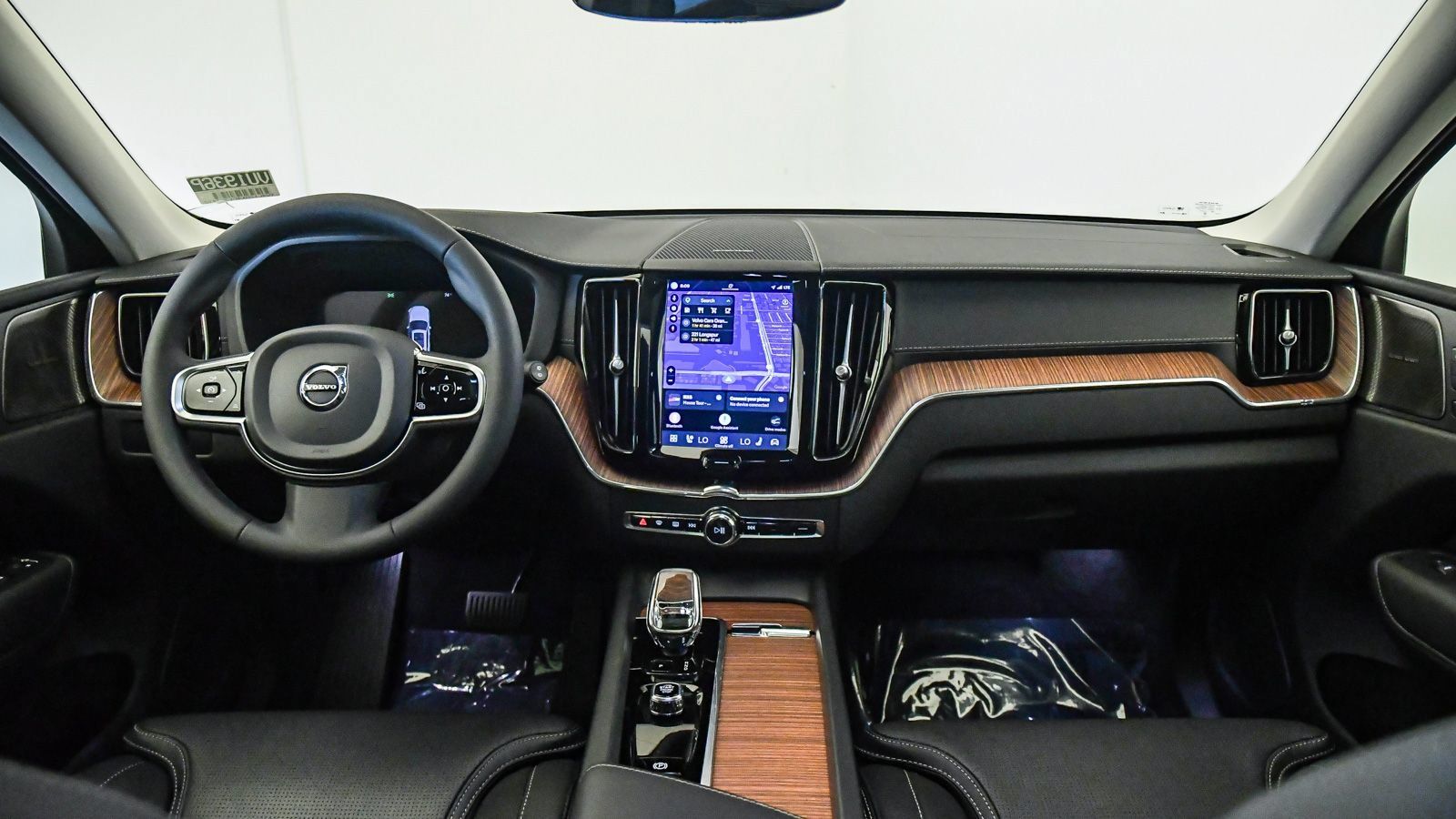 Certified 2023 Volvo XC60 B5 Ultimate w/ Climate Package FWD image 15