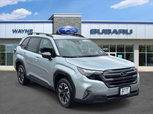 Certified 2025 Subaru Forester Premium AWD/4WD image 1