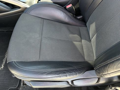 Used 2013 Hyundai Veloster w/ Style Pkg image 18