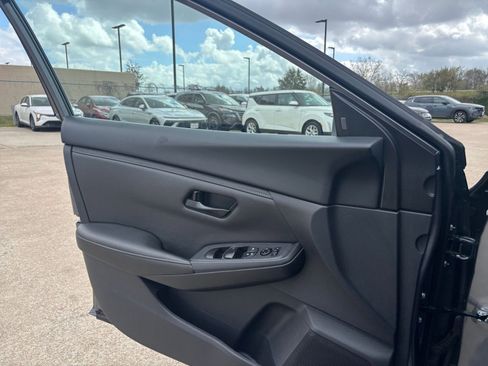 Used 2025 Nissan Sentra S image 18