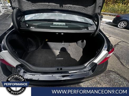 Used 2017 Toyota Camry SE image 39