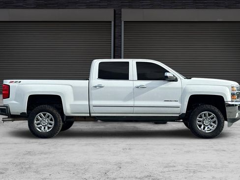 Used 2015 Chevrolet Silverado 2500 LTZ w/ LTZ Plus Package image 3