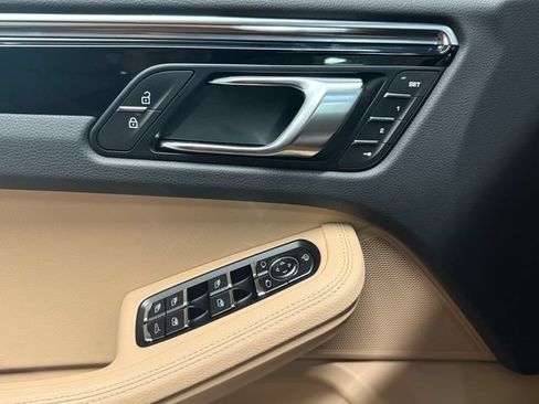 Certified 2026 Porsche Macan AWD/4WD image 40