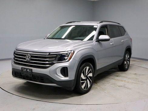 Used 2025 Volkswagen Atlas SE image 7