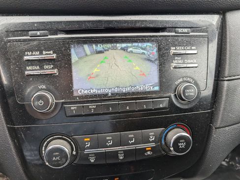 Used 2017 Nissan Rogue S image 23