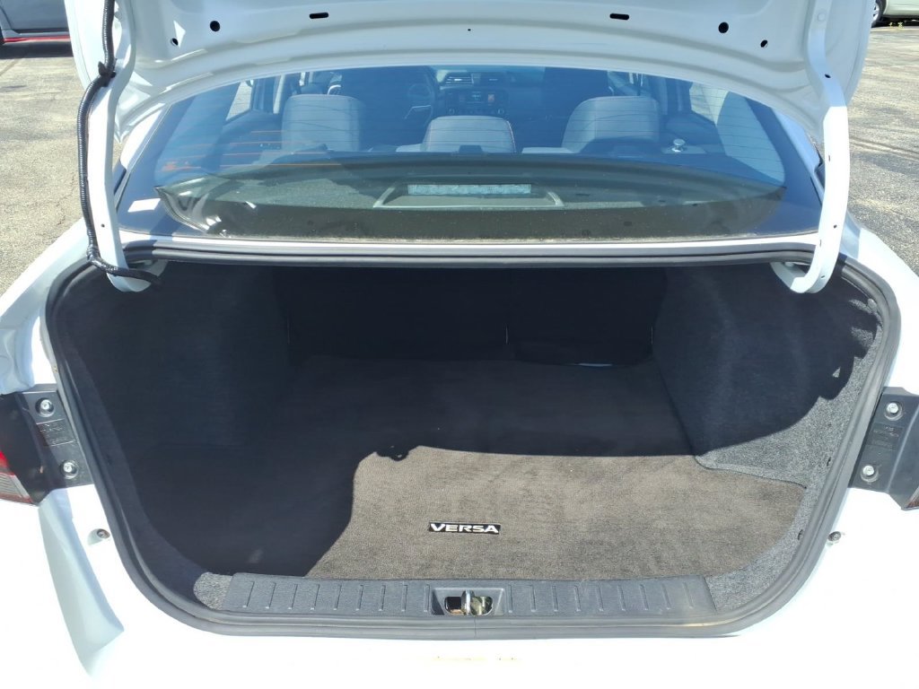 Used 2024 Nissan Versa SR FWD image 18