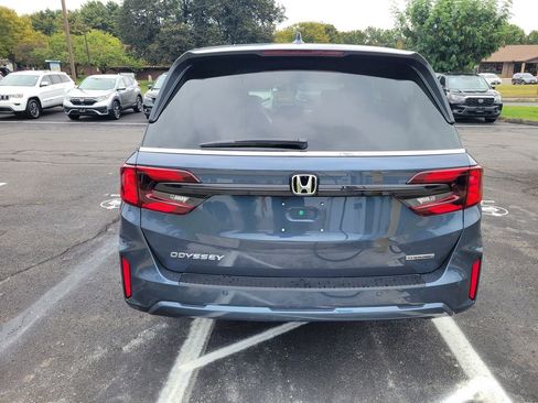 New 2026 Honda Odyssey Touring image 4