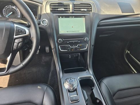 Used 2018 Ford Fusion SE w/ Equipment Group 201A FWD image 19