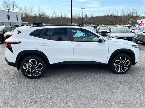 New 2026 Chevrolet Trax RS image 7