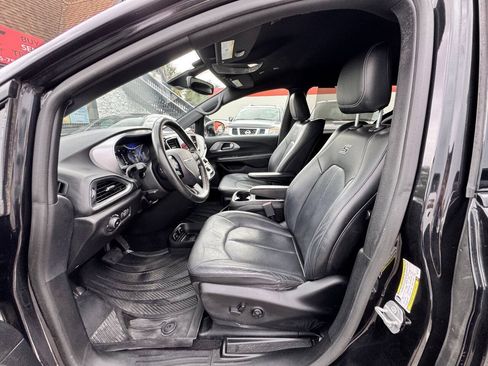 Used 2019 Chrysler Pacifica Touring-L Plus w/ Advanced Safetytec Group FWD image 12