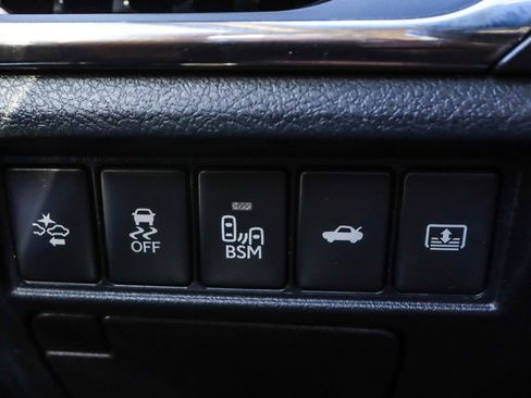 Used 2016 Toyota Avalon Limited image 12