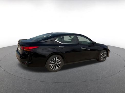 Used 2025 Nissan Altima 2.5 SV FWD image 15
