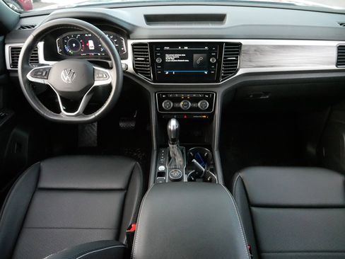 Certified 2023 Volkswagen Atlas Cross Sport SE image 11