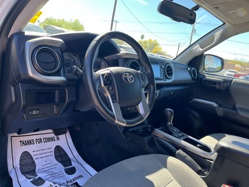 Used 2016 Toyota Tacoma SR5 w/ SR5 Appearance Package (SN) image 23
