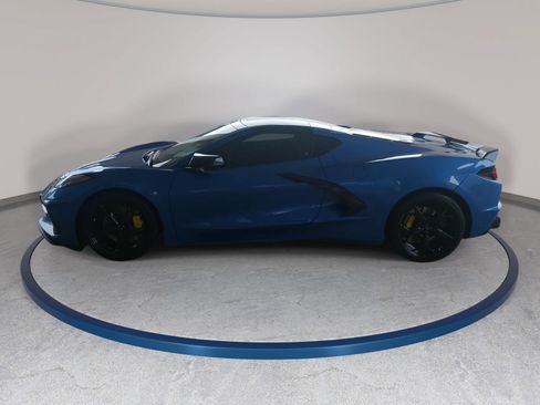 Used 2022 Chevrolet Corvette Stingray Preferred Cpe w/ Z51 Performance Package RWD image 8