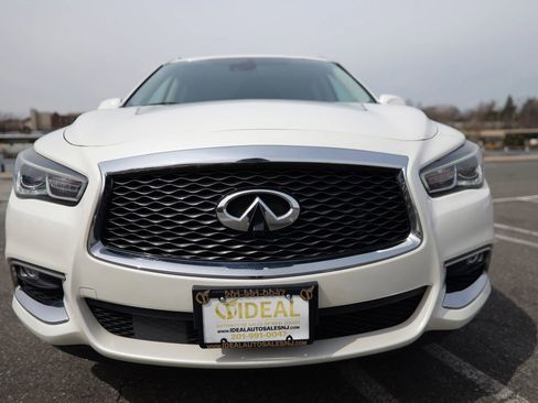 Used 2019 INFINITI QX60 Luxe w/ Essential Package image 3