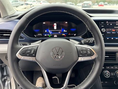 Used 2024 Volkswagen Taos SE image 29