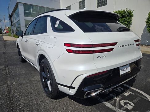 Used 2026 Genesis GV70 3.5T Sport Prestige image 6