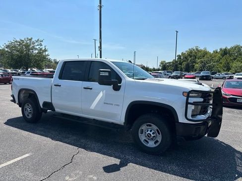 Used 2024 Chevrolet Silverado 2500 W/T AWD/4WD image 3