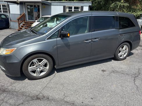 Used 2011 Honda Odyssey Touring image 1