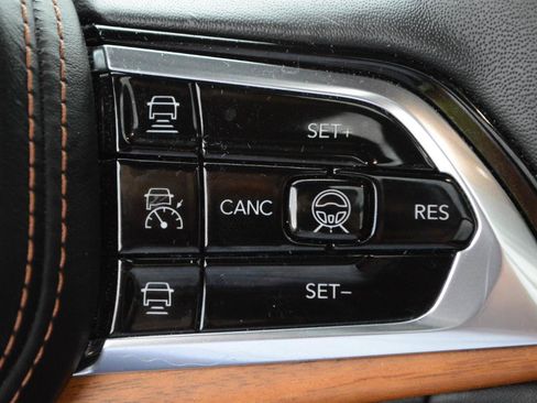 Used 2024 Jeep Grand Cherokee Summit AWD/4WD image 31