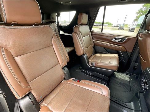 Used 2021 Chevrolet Tahoe High Country w/ Premium Package RWD image 22
