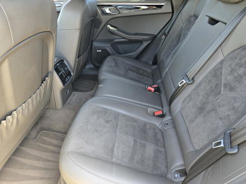 Used 2020 Porsche Macan S image 24