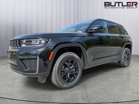 New 2026 Jeep Grand Cherokee Altitude RWD image 2