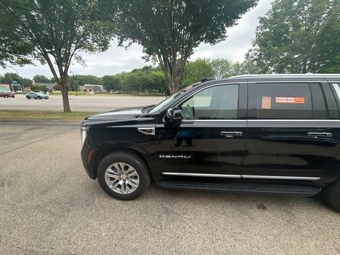 Used 2025 GMC Yukon XL Denali AWD/4WD image 2