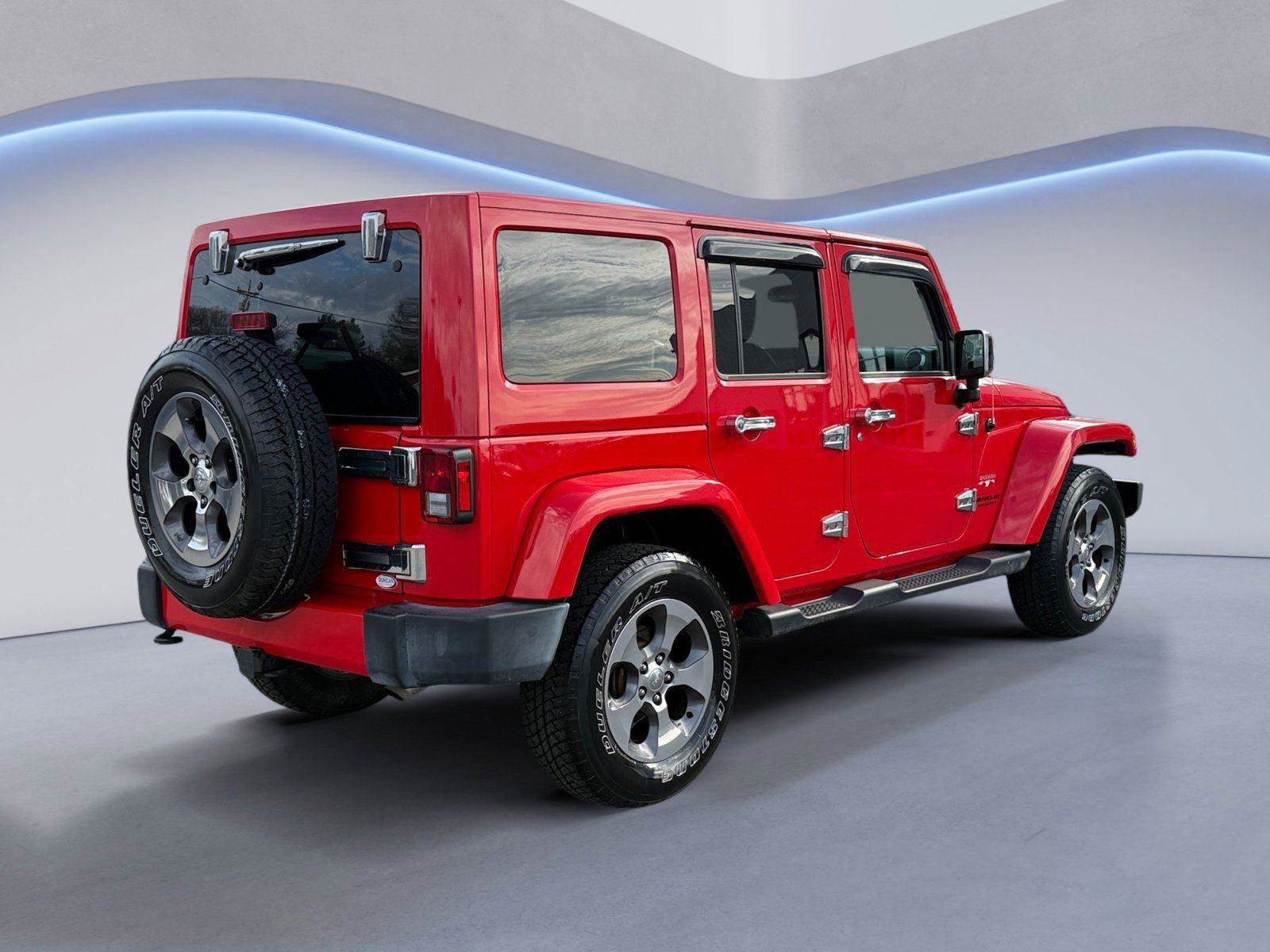 Used 2017 Jeep Wrangler Unlimited Sahara w/ Dual Top Group AWD/4WD image 3