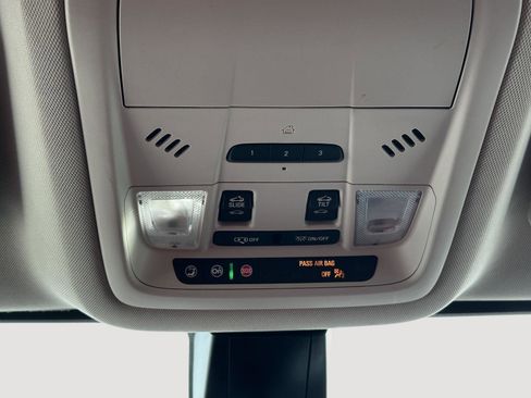 Used 2023 GMC Acadia Denali w/ Denali Ultimate Package FWD image 30