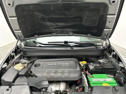 Used 2015 Jeep Cherokee Sport image 35