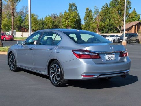 Used 2017 Honda Accord EX-L image 7