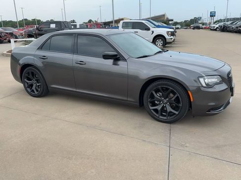 Used 2022 Chrysler 300 Touring w/ Sport Appearance Package RWD image 3