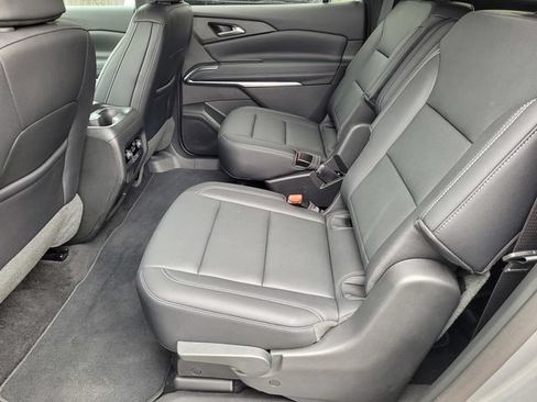 Used 2025 Chevrolet Traverse LT w/ Sun and Wheel Package FWD image 15