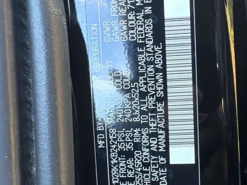 Used 2019 Volvo XC60 T5 Momentum w/ Multimedia Package image 17