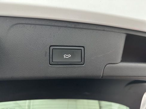 Used 2021 Volkswagen Atlas Cross Sport SE AWD/4WD image 21