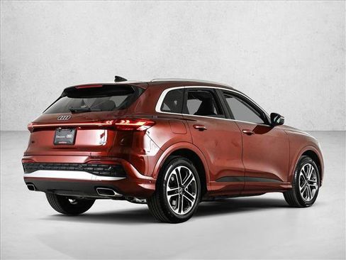 Certified 2025 Audi Q5 Prestige image 5