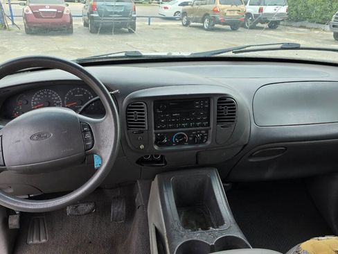 Used 2000 Ford Expedition XLT image 9