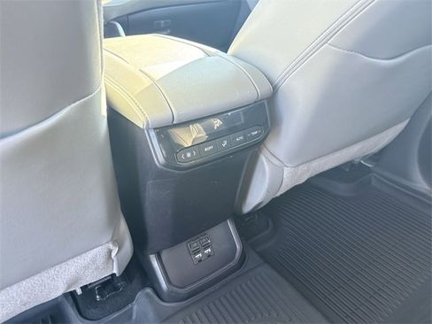 Used 2021 Toyota Highlander XLE image 20