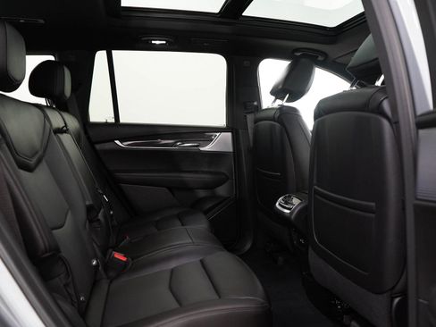 Used 2025 Cadillac XT6 Sport image 12